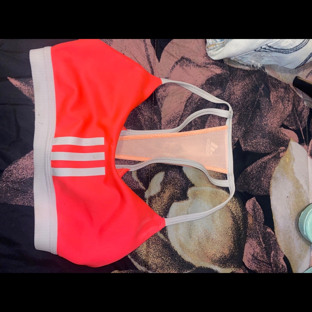 Adidas sports bra (like new)